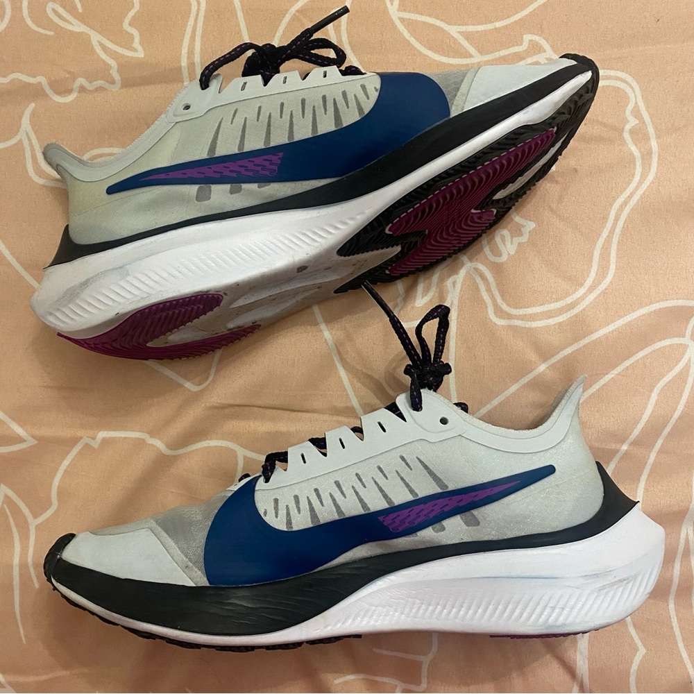 NIKE ZOOM GRAVITY